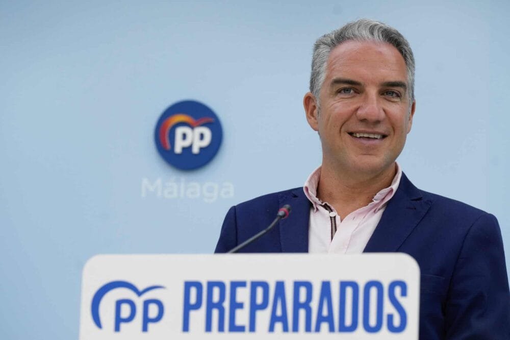 Bendodo interviene en una rueda de prensa en Málaga tras reunirse con alcaldes y portavoces municipales del PP | Foto: Tarek/PP