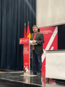 Álvaro Aguilera en el discurso de su reelección como secretario general del PCE en Madrid.