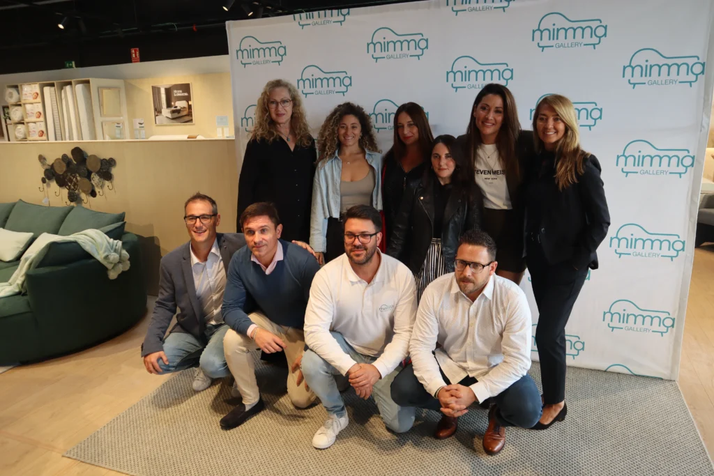 Foto de equipo de la nueva tienda de Mimma Gallery en el Parque Comercial Parque Rivas Futura.