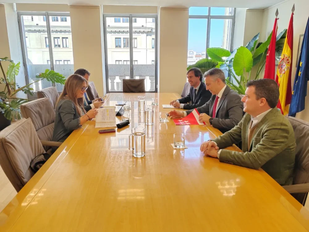 Reunión en la Consejería de Medio Ambiente para avanzar en el Pacto Regional de Cañada Real Ayuntamiento y Comunidad: "una hoja de ruta" para la Cañada Real