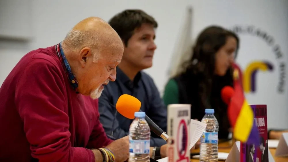 photo_2023-11-08_17-03-21 José Luis Sánchez-Migallón, Jesús Cintora y Sara Montero en el acto organizado por el Ateneo Republicano de Rivas