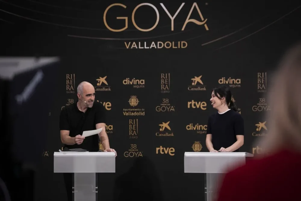 Luis Tosar y Anna Castillo leen las candidatas a los Goya | Foto de la Academia de Cine Luis Tosar y Anna Castillo leen las candidatas a los Goya | Foto de la Academia de Cine