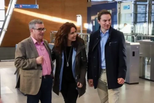 Juan Lobato junto a Mónica Carazo y Guillermo Hita Lobato plantea que el PSOE dé “estabilidad”