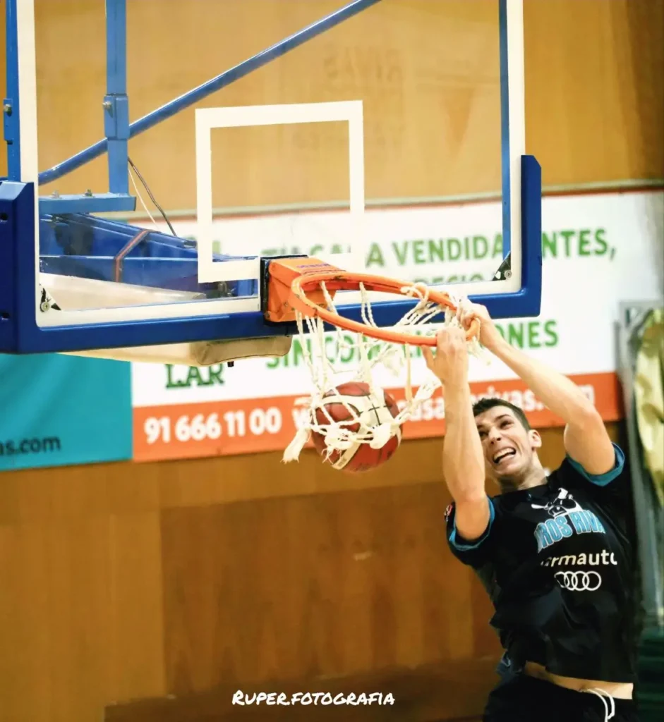 Uros de Rivas dominó la cancha frente al Náutico.