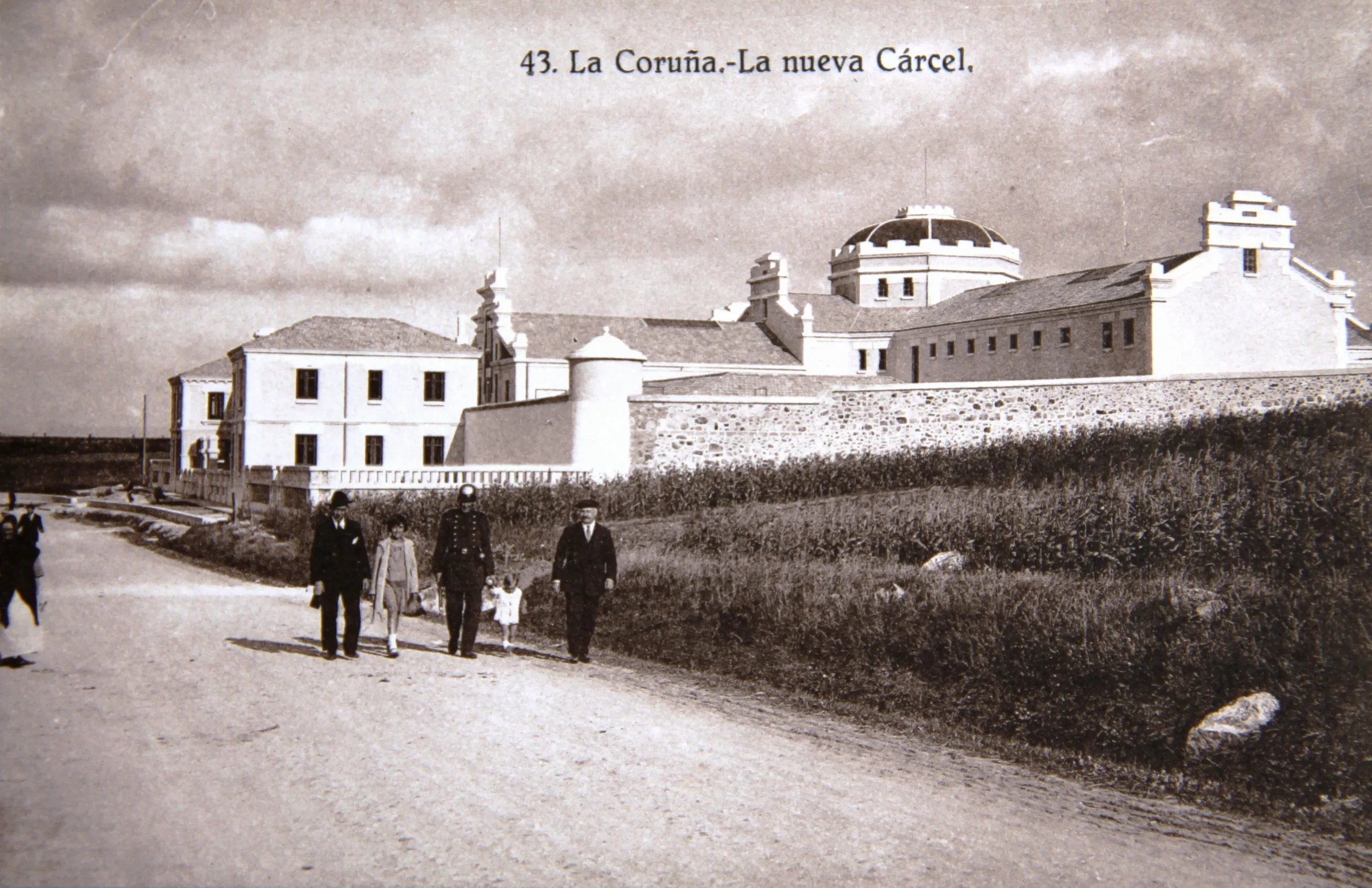 La Antigua Prisión Provincial de La Coruña 1928 Mujeres singulares en plural: Otro invento del capitalismo