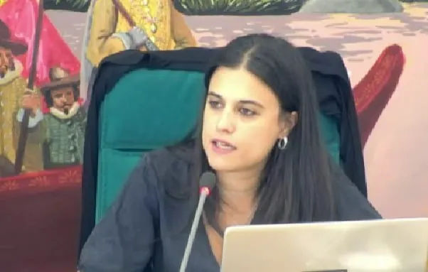 La concejala delegada de Urbanismo, Yasmin Manji, defendió la nueva Agenda Urbana en el pleno de Rivas, así como el inicio de reforma del PGOU.