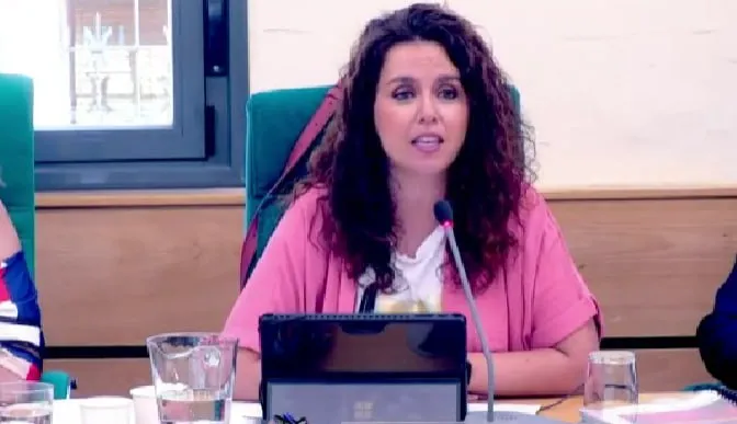 Mónica Carazo, vicealcaldesa socialista, interviniendo en el último pleno del curso político de Rivas.