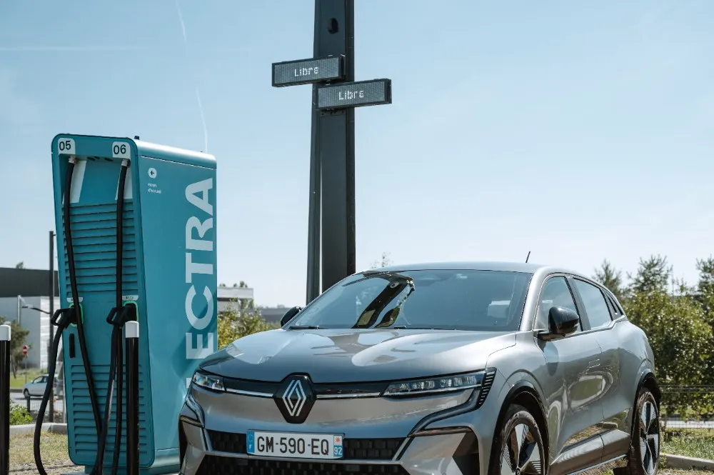 Recarga ultrarrápida en el centro comercial Rivas Futura