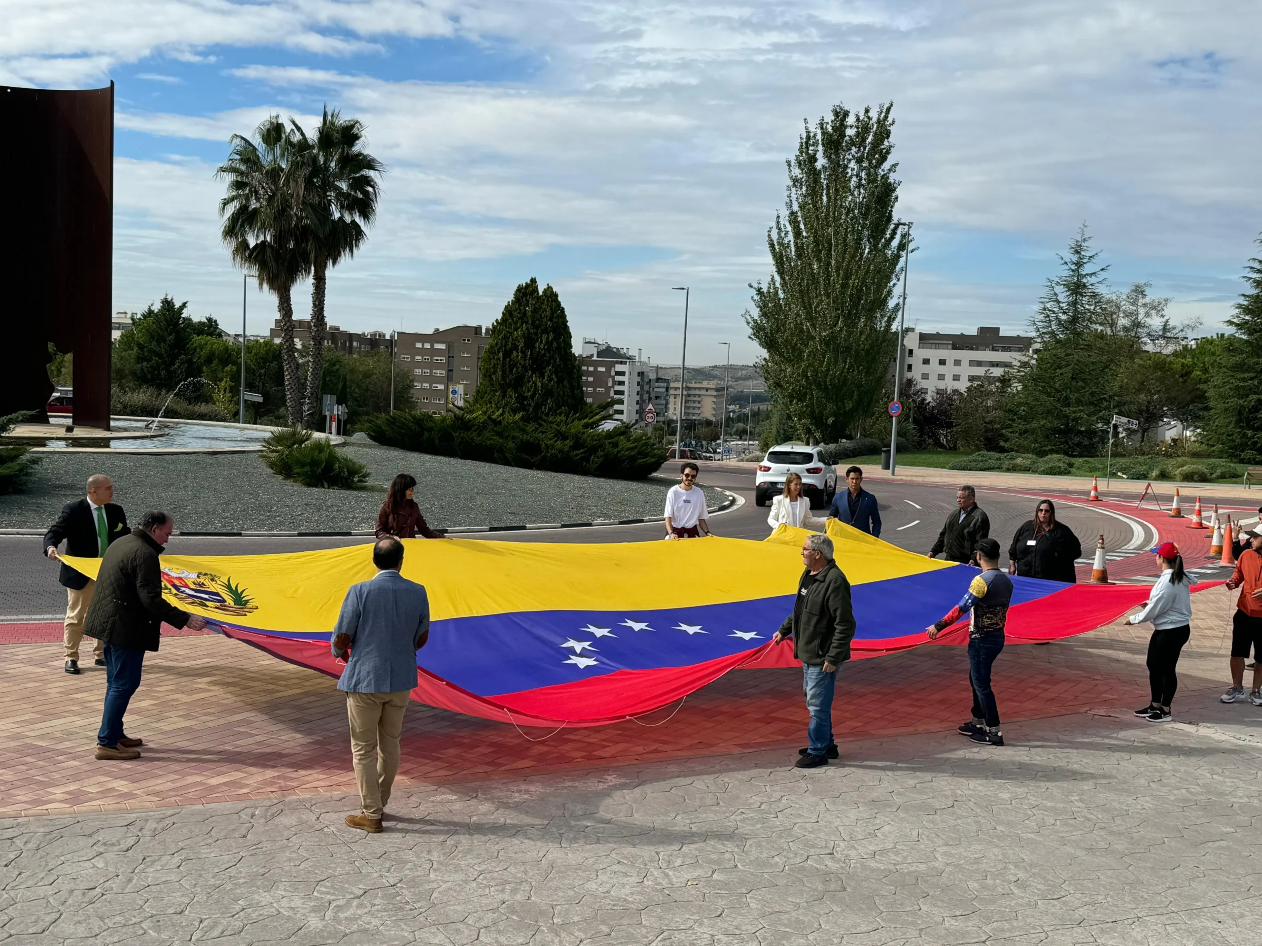 El PP despliega una bandera venezolana