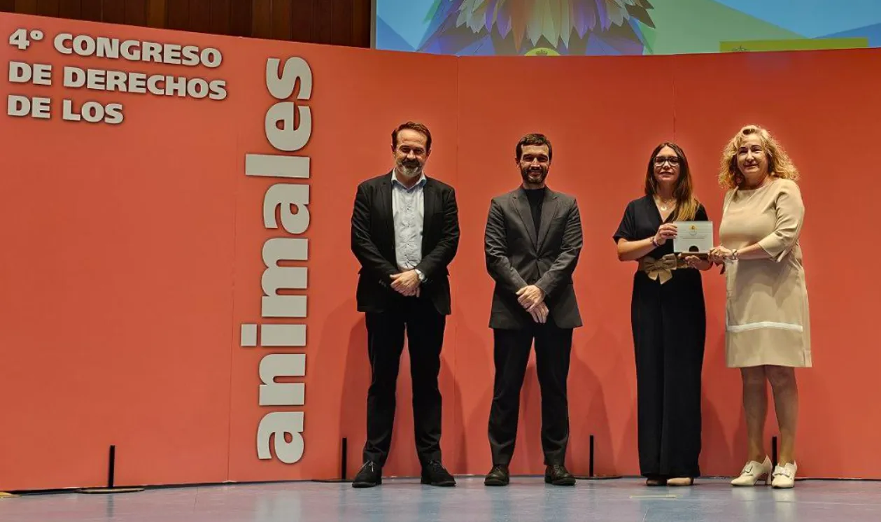 Aida Castillejo y Pilar G Alonso reciben el Premio Ciudad Amiga de los Animales Rivas es galardonada por el Ministerio de Derechos Sociales
