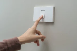 Los hogares españoles destinan de media más de 800 euros anuales al consumo de electricidad