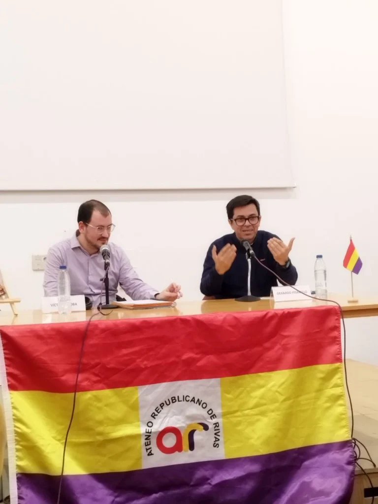 Gerardo Pisarello invitó a los presentes a recorrer la historia de la primera República y de la segunda, para conocer sus avances y lecciones para el presente.