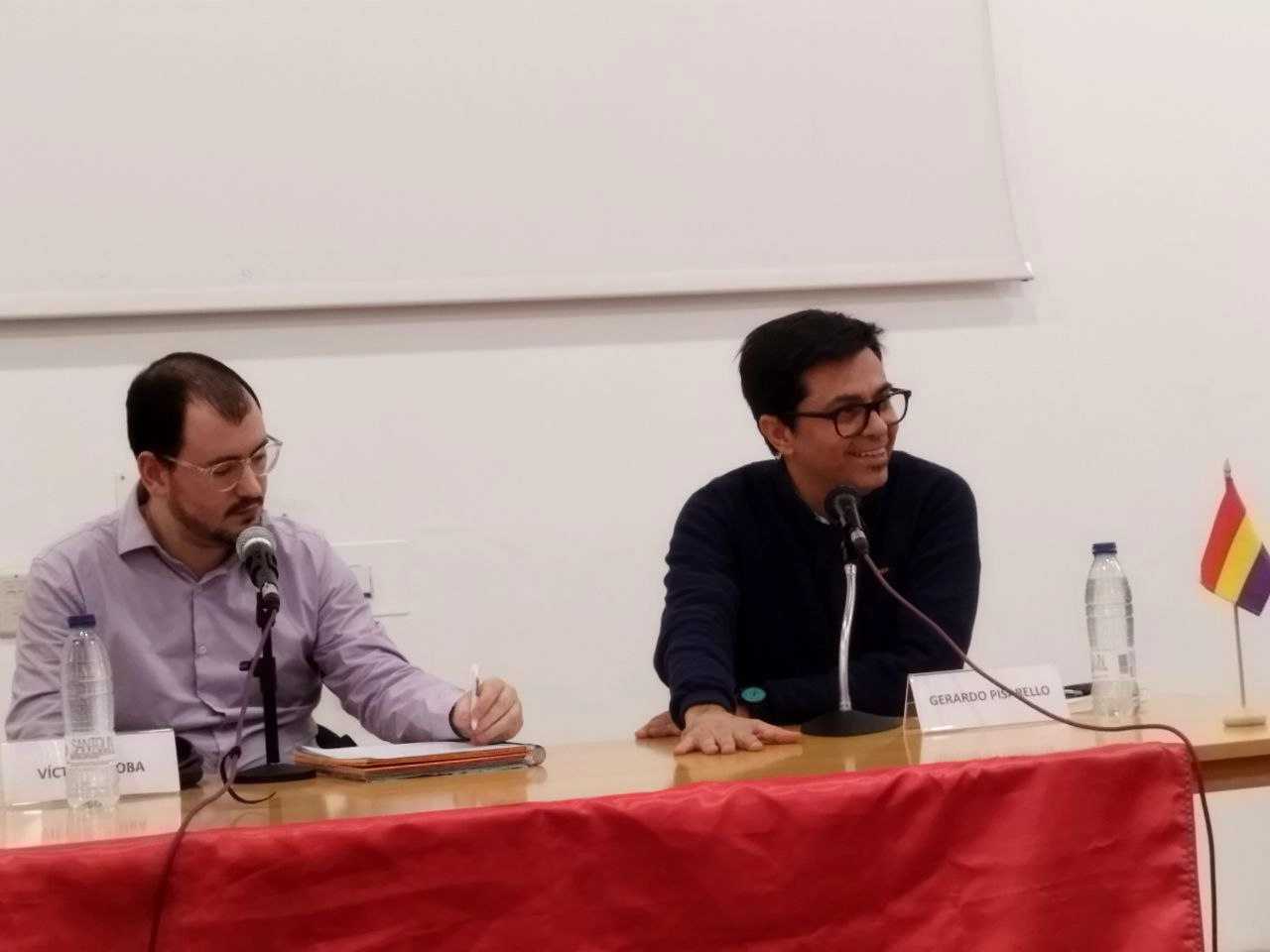 photo_2025-04-16_20-36-45 Gerardo Pisarello interviene en un acto sobre la República organizado por el Ateneo Republicano de Rivas.