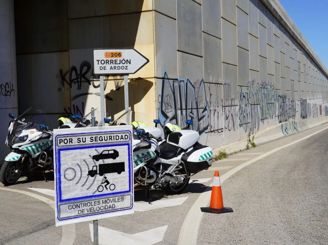 A1-1411773372-1 La DGT denuncia a más de 600 conductores cada hora