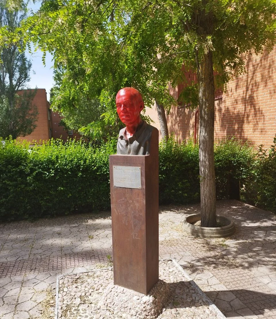 Vandalizado el busto homenaje a Miguel Hernández