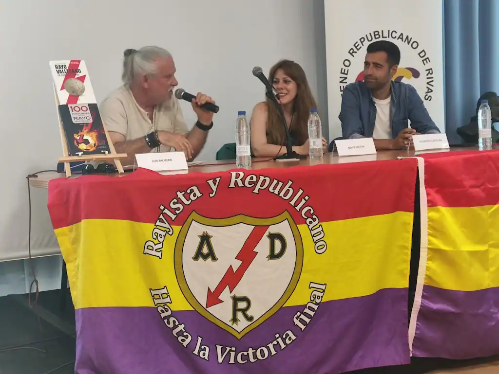 Luis Palmero, periodista de Radio Cigüeña, moderó el acto.