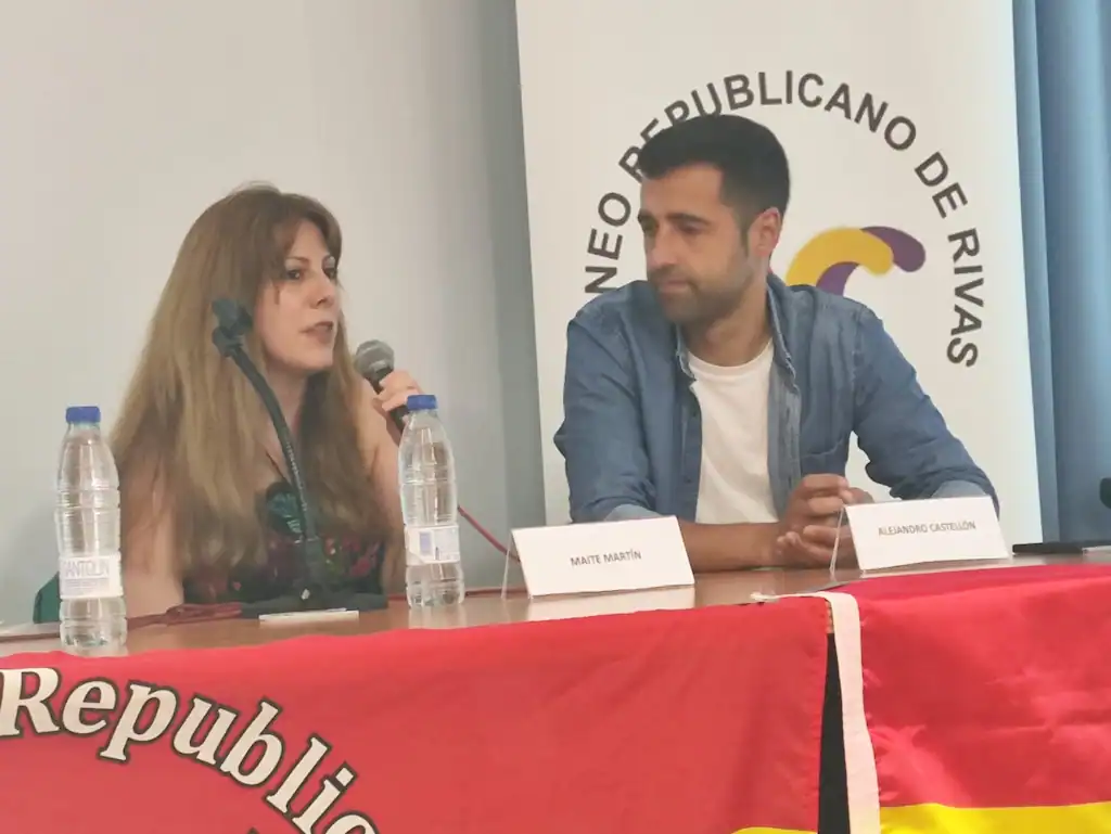 Maite Martín, periodista de As, en el acto del Ateneo Republicano sobre el Rayo Vallekano.