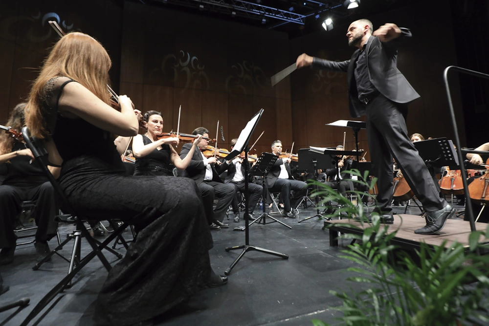 PUBLIO DE LA VEGA - Fotografía Oficial