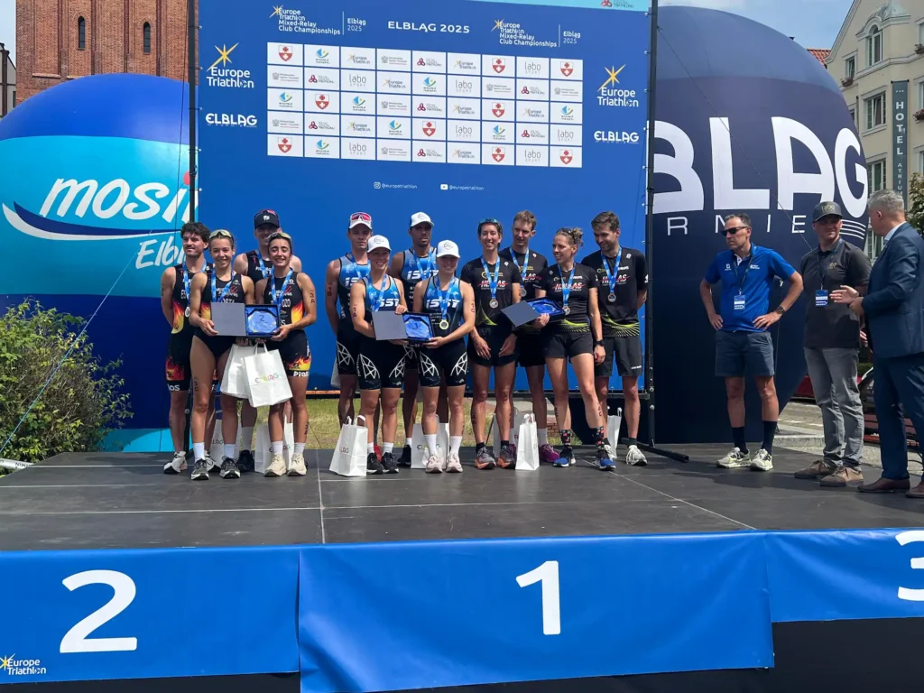 Imagen del doble pódium europeo que pasa a la historia de Diablillos de Rivas y el deporte local.