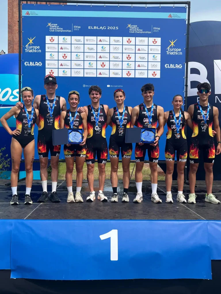 Foto de grupo de los Diablillos de Rivas en Elblag (Polonia).