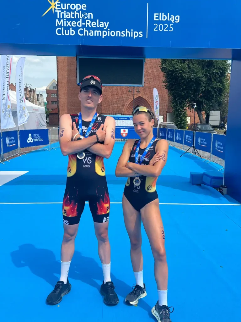 Orgullo ripense tras una victoria que hace historia en el triatlón español.