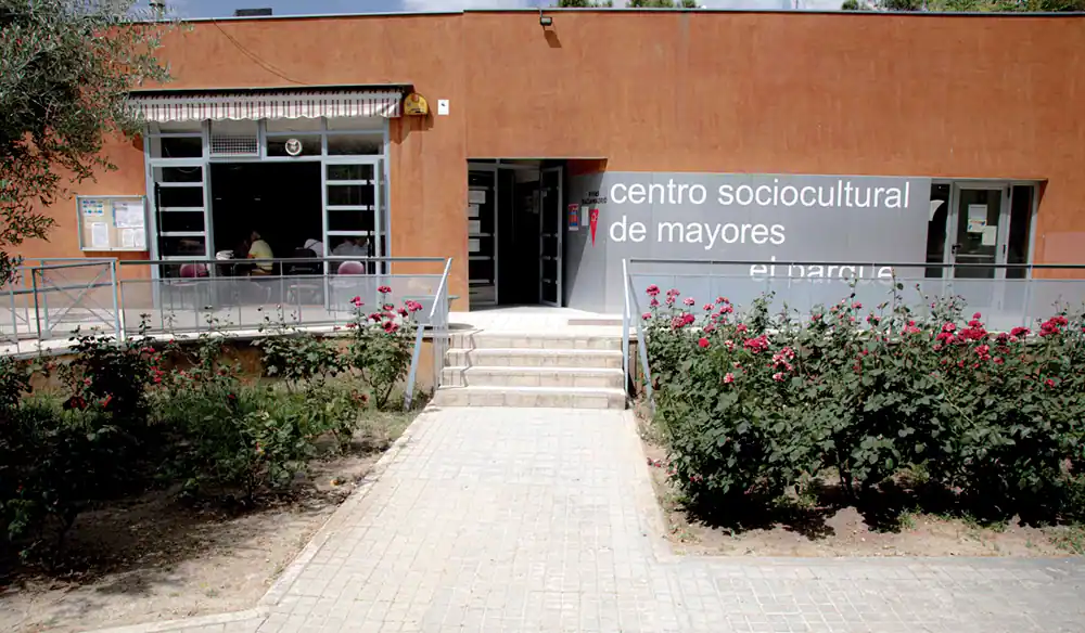 Rivas licita de nuevo la atención de los centros de mayores