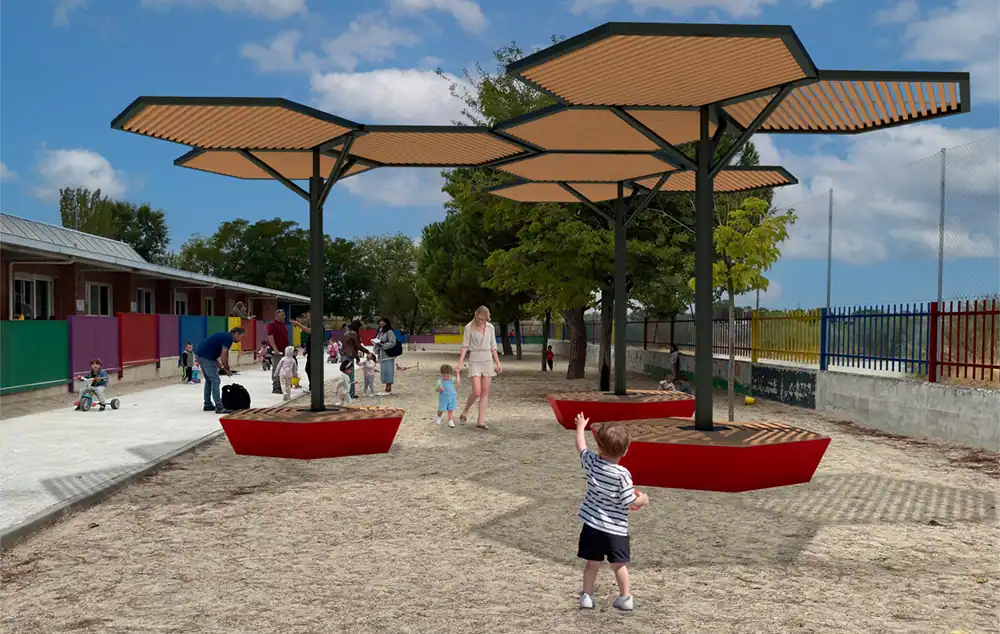 Niños y adultos se reúnen al aire libre cerca de un edificio y vallas de colores. Dos grandes y modernas pérgolas de Rivas ofrecen asientos a la sombra sobre una superficie arenosa, lo que aumenta la comodidad de todos en estos colegios públicos.