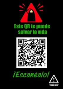 Una señal de advertencia con una calavera, texto en español que dice Este QR te puede salvar la vida y ¡Escanéalo!, un código QR grande con un icono de WhatsApp en el centro y un pequeño logotipo de borrador automático en la esquina inferior derecha.