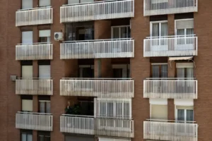 Bloque de viviendas| Foto de 123rf/crispyphotos