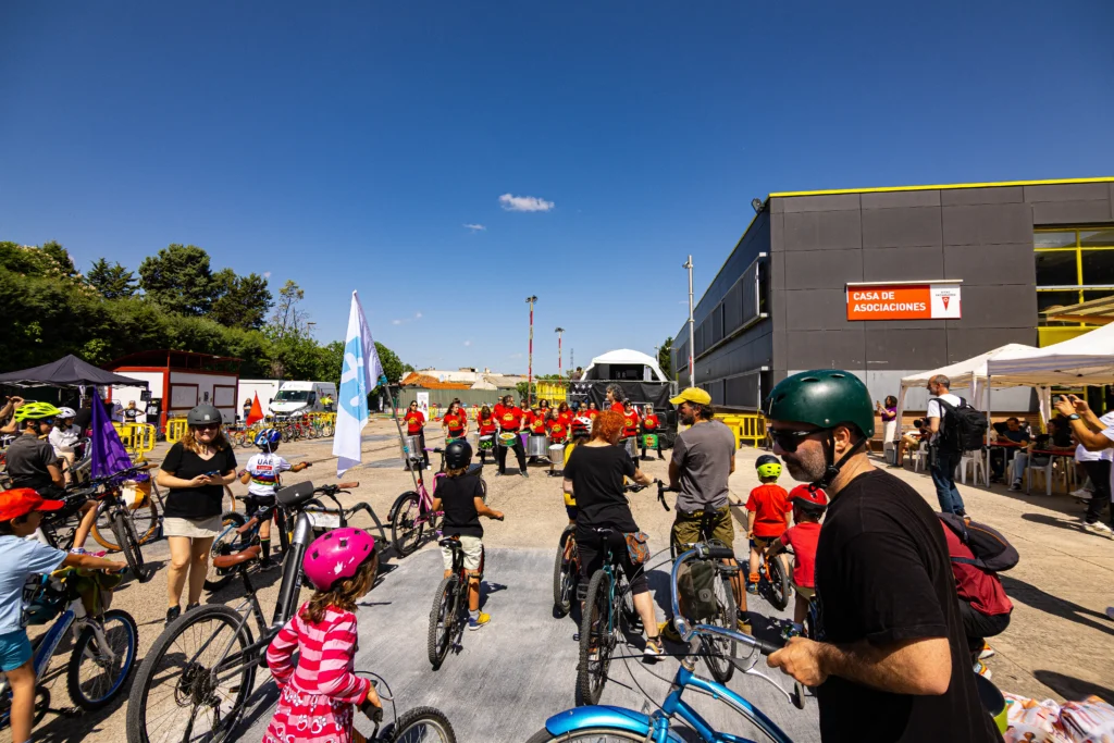 Llegada de la bicicletada al Ripenkleta Fest.