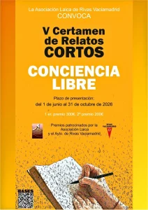 Cartel anunciador del V Certamen de Relato Corto "Conciencia Libre" con fechas de presentación, premios, logotipos de los patrocinadores y una ilustración de una mano que utiliza un borrador automático para escribir en un papel, rodeada de letras flotantes.