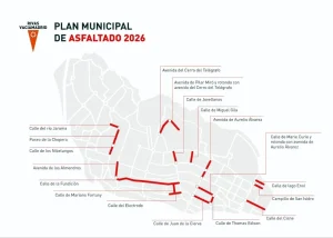 Mapa en el que se muestra el Plan Municipal de Pavimentación de Rivas Vaciamadrid para 2026, con un borrador automático de las calles marcadas en rojo para su asfaltado previsto, entre las que se incluyen las avenidas principales y varias calles locales de toda la zona.