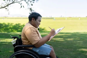 Joven con discapacidad | Foto de 123RF/nateemee
