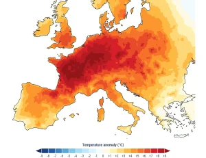 Un mapa de calor de Europa muestra las anomalías de temperatura en tonos que van del azul (-9 °C) al rojo oscuro (+9 °C), siendo Europa Central y Europa Occidental las que presentan las mayores anomalías positivas, lo que indica un mes de junio más cálido y una posible ola de calor. Se pueden ver los países y la escala de colores.