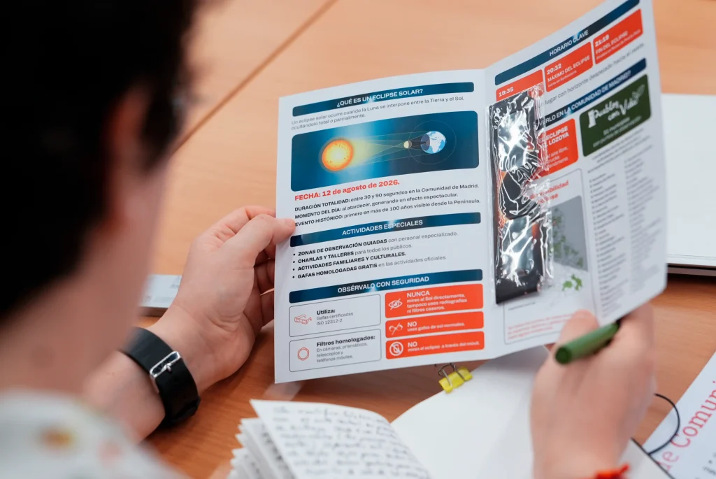 Folleto de la Comunidad de Madrid sobre el próximo eclipse.