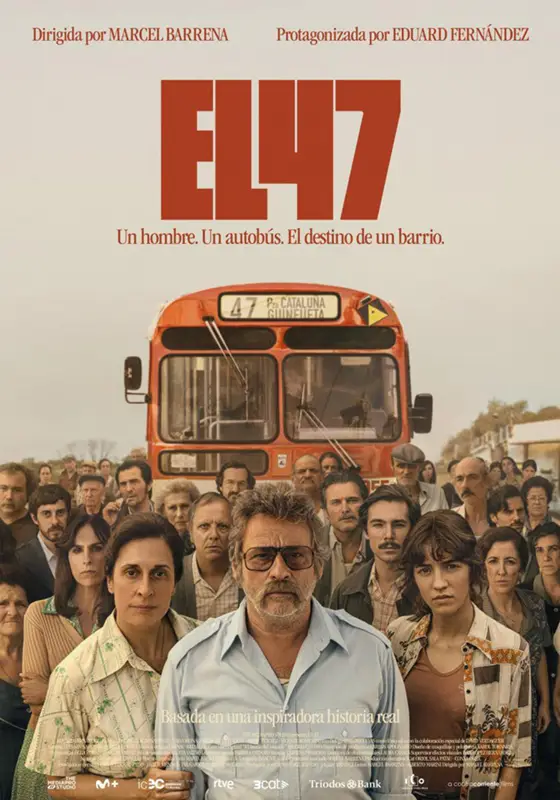 El cartel de la película «El 47», que forma parte del ciclo «Rivas cine de verano», muestra a un numeroso grupo de personas con expresión seria delante de un autobús rojo con el letrero de la línea 47: P. Catalunya – C. Illetres. El texto y los créditos aparecen encima y debajo de esta imagen de la proyección de «películas gratis».