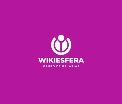 Logotipo blanco en el que aparece una figura humana circular y abstracta sobre el texto «WIKIESFERA GRUPO DE USUARIAS» en mayúsculas, centrado sobre un fondo morado liso; un diseño que rinde homenaje a la presencia de ilustradoras y artistas del cómic en Wikipedia.