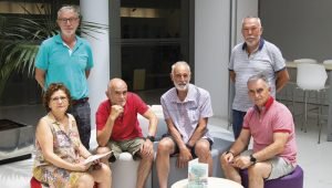 Personas socias de la cooperativa Taray en una reunión del proyecto de vivienda colaborativa Cohabita Rivas