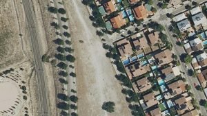 Ortofoto aérea de la parcela municipal sin edificar entre las calles Antonio Gaudí y Goya, en el barrio Este de Rivas Vaciamadrid