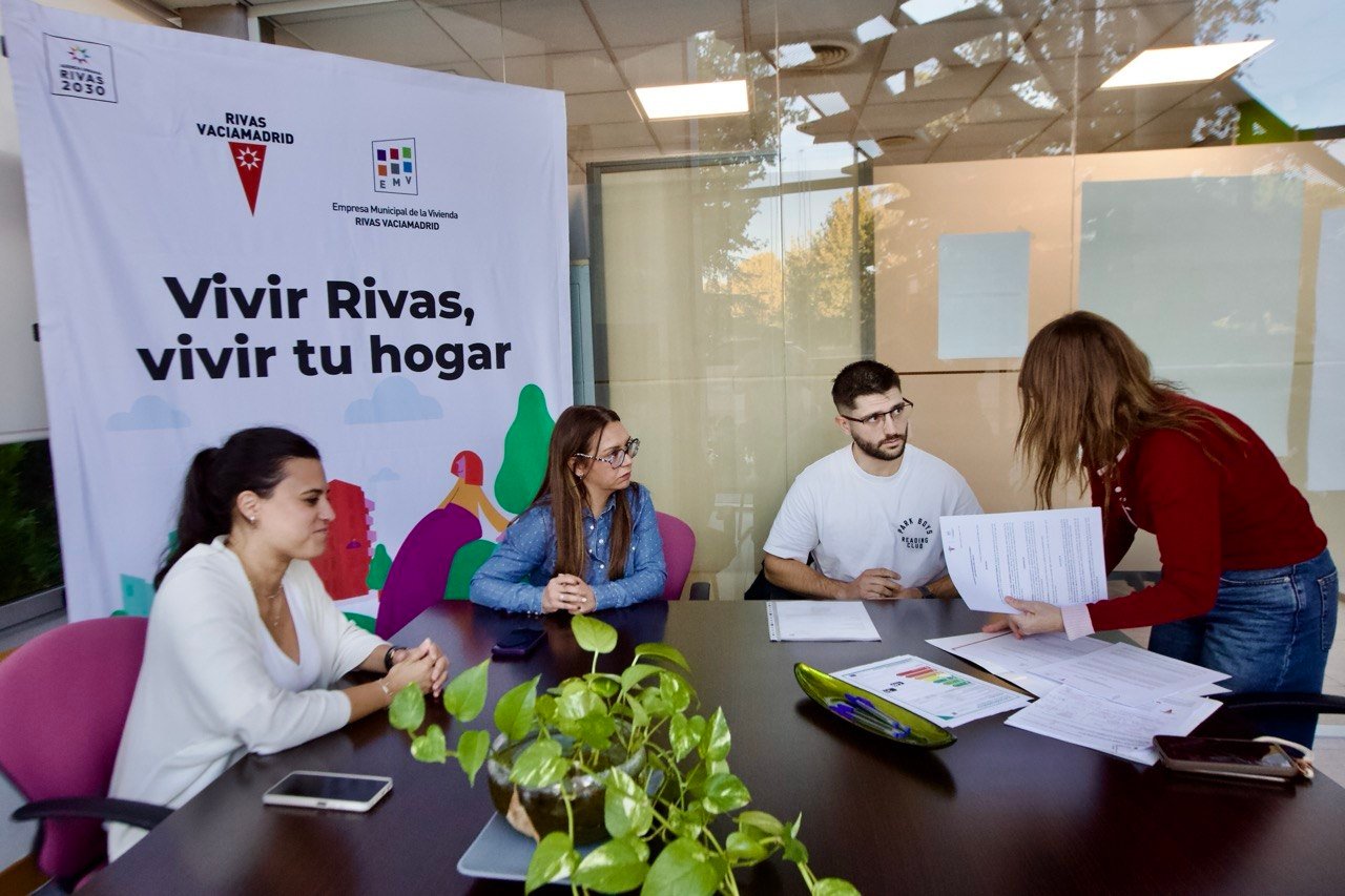 Firma de la documentación de una vivienda de la EMV