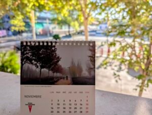 Páginas del calendario municipal de 2026 con fotografías enviadas por vecinos y vecinas de Rivas