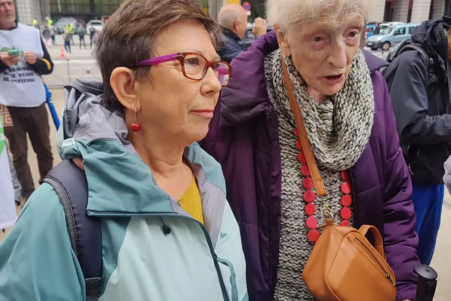 La plataforma Rivas por la Sanidad Pública participa de una reunión y concentración regional en defensa de la sanidad pública madrileña.