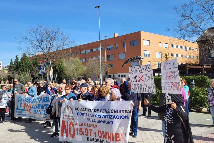 Protestas en la inauguración del hospital privado