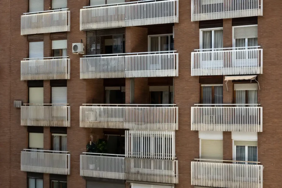 Bloque de viviendas| Foto de 123rf/crispyphotos