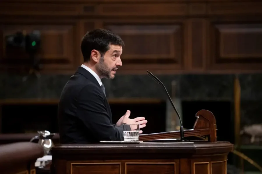 El ministro, en una intervención en el Congreso | Foto del Ministerio de Derechos Sociales