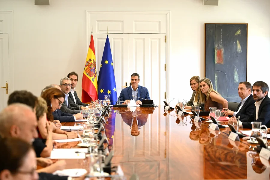 Pedro Sánchez en la reunión de coordinación para el Trío de Eclipses | Foto de Pool Moncloa/Borja Puig de la Bellacasa