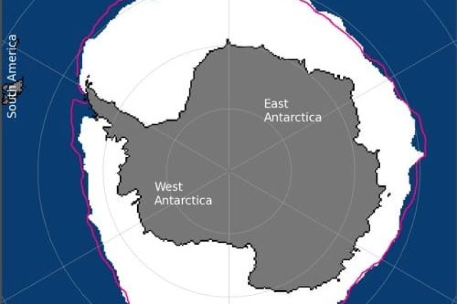 Cobertura media del hielo marino de la Antártida en julio de 2022 en comparación con la media, delimitada por una línea rosa