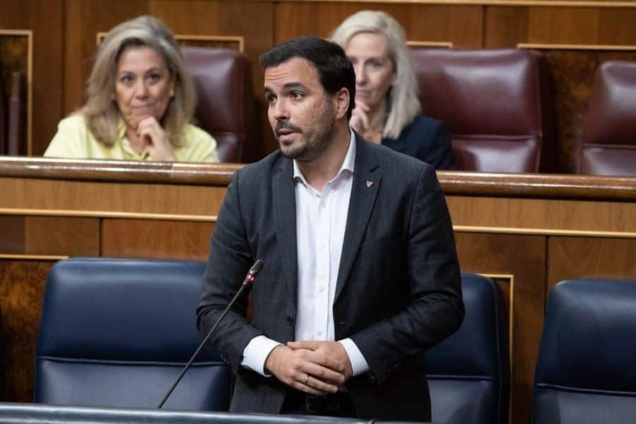 El ministro de Consumo, durante su intervención de este jueves en el debate de la ley en la Cámara Baja | Foto del Congreso de los Diputados