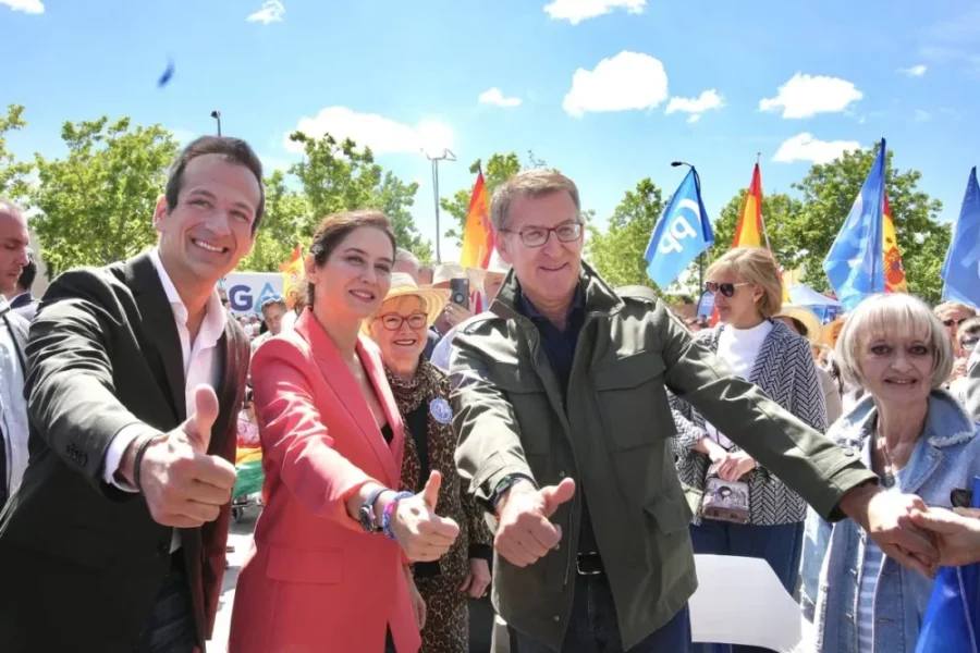 Ayuso, con Feijóo durante UN mitin en Getafe | Foto de David Mudarra/PP