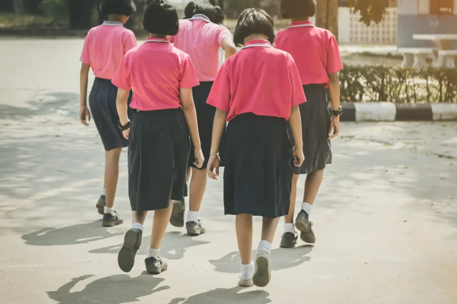 El uniforme escolar se asocia con menos ejercicio en niñas